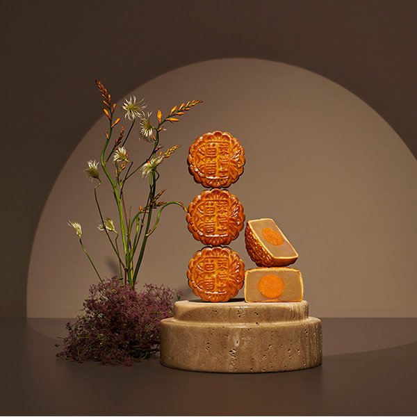Mother-of-Pearl with Single Yolk and White Lotus Paste Baked Mooncake 