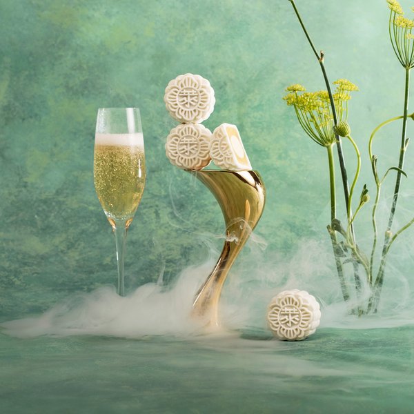 Champagne Truffle Snow-Skin Mooncake 香槟巧克力冰皮月饼