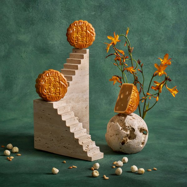 Pine Nuts, Macadamia Nuts and White Lotus Paste Baked Mooncake 松子夏果白莲蓉月饼