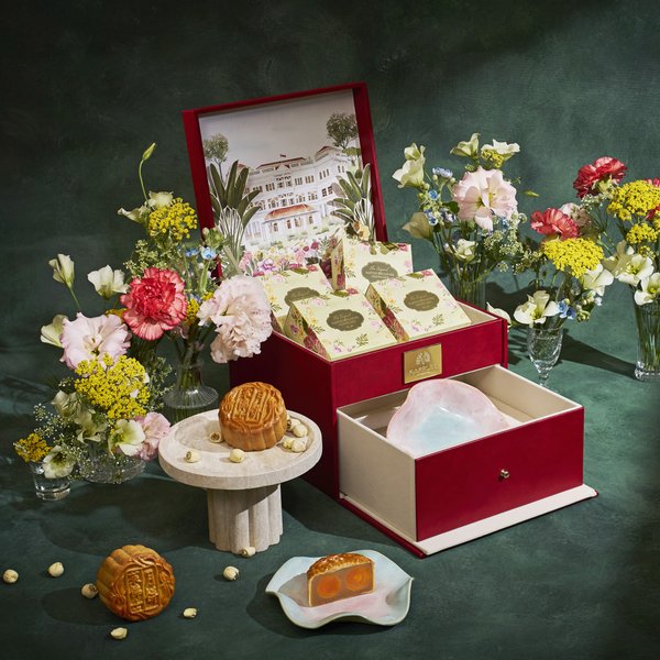 Raffles Hotel Singapore Premium Baked Mooncake Box 莱佛士酒店臻品月饼礼盒